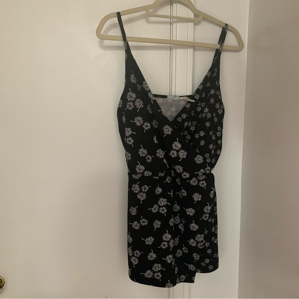 Kimchi Blue Daisy Print Romper